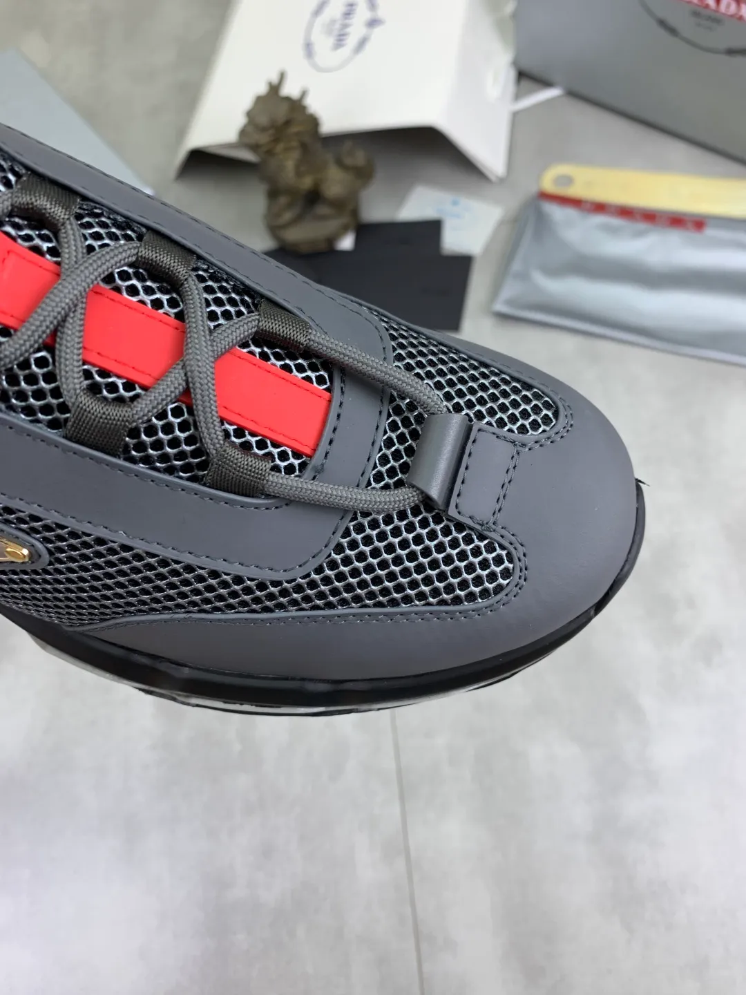 Men's men's shoes 💰P660 💰[New model] The top version is now available on the official website, 🆘 Air-cushion shock-absorbing thick-soled trendy brand (Prada) is the main popular model, avant-garde and versatile fashionable men's shoes, private version mold opening, cowhide surface splicing 1:1.. Simple fashion, original imported cowhide feet; the atmosphere and personality are more fashionable, eye-catching and pursuing class. It will subvert the old idea and be a must-have for fashion trendsetters with you! Must keep it for yourself ! Tall and comfortable, large and low, high-end quality workmanship. Size: 38-44 3️⃣colors available.